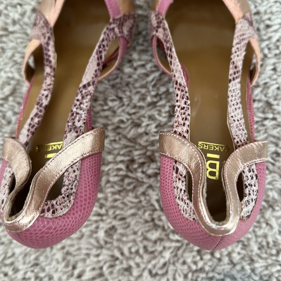Multicolored, mauve gold peach snake print, pointed toe, lower heel pumps - Picture 8 of 14